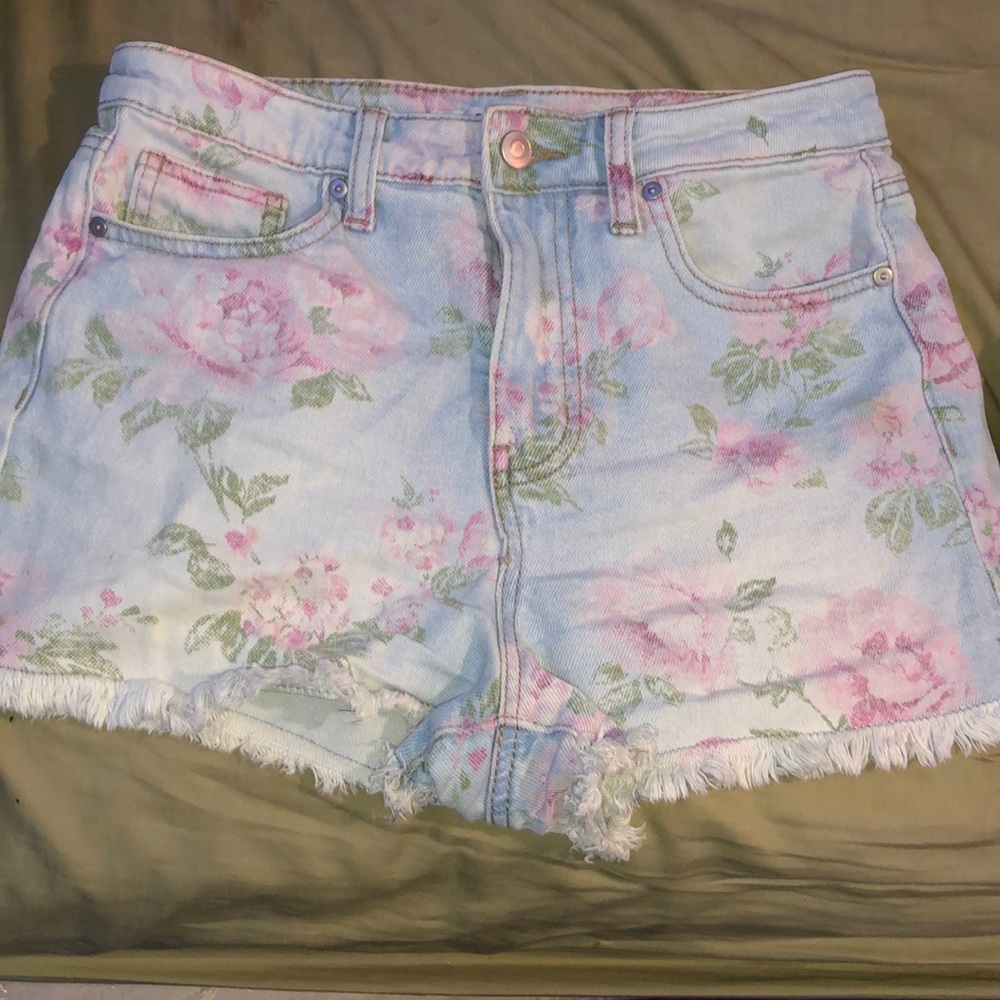 celebrity pink size 4 floral shorts